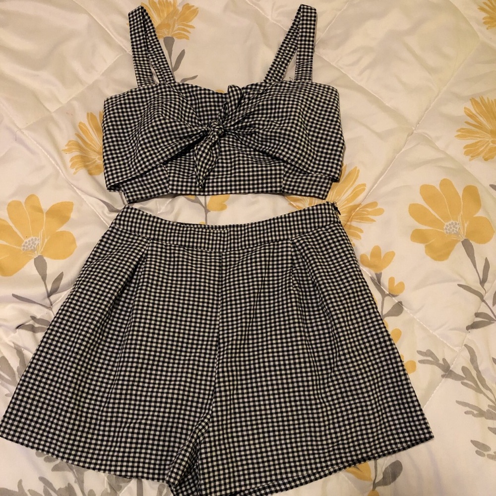 Black & white checkered shorts & crop top